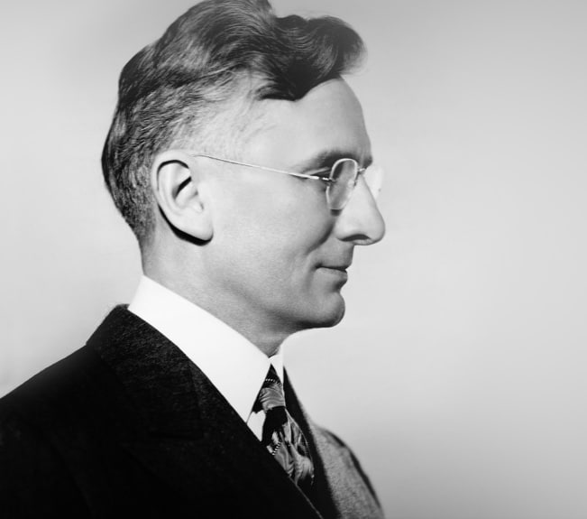 a best sales person ever Dale Carnegie